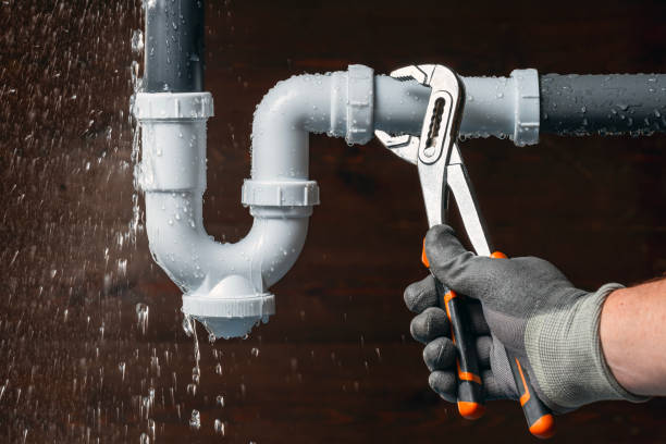 Professional Drain Cleaning technician working in Niles, OH